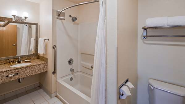  - Best Western Plus Hotel East Peoria - I-74, Exit 95A