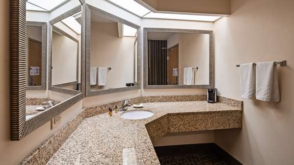  - Best Western Plus Hotel East Peoria - I-74, Exit 95A