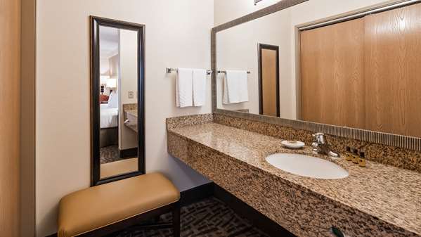  - Best Western Plus Hotel East Peoria - I-74, Exit 95A