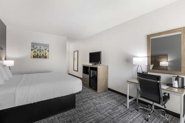  - Best Western Plus MidAmerica Hotel Mascoutah - I-64, Exit 23