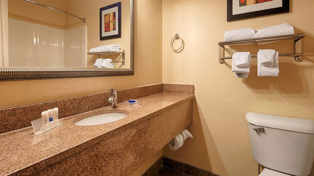 Best Western Plus Pontoon Beach-guestroom-Guest Room,Bathroom,On-Site.jpg
