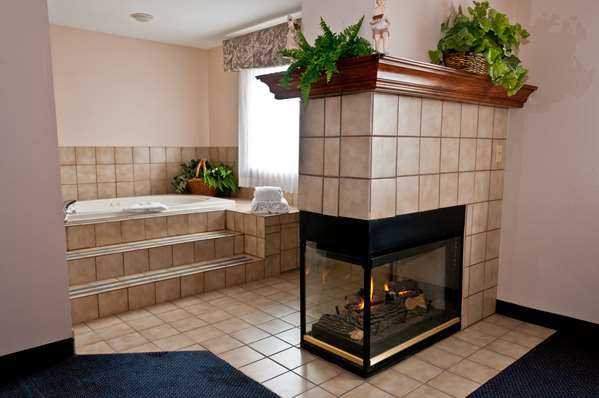 Pool - Best Western Plus Brandywine Inn & Suites Monticello