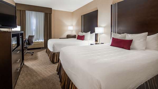  - Best Western Plus Howe Inn - I-80 & I-90, Exit 121