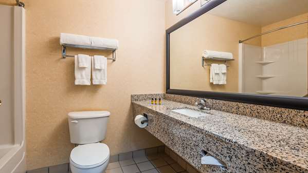  - Best Western Plus Howe Inn - I-80 & I-90, Exit 121