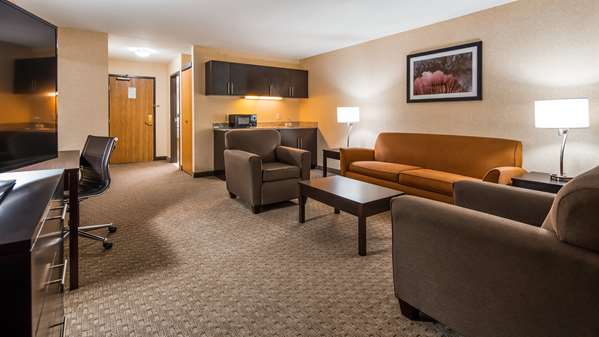 Suite - Best Western Plus Howe Inn - I-80 & I-90, Exit 121