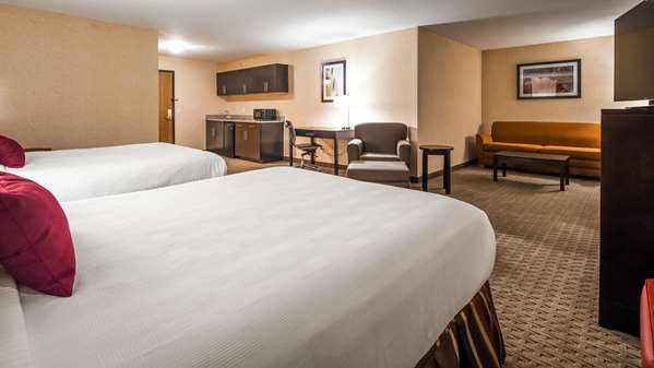  - Best Western Plus Howe Inn - I-80 & I-90, Exit 121
