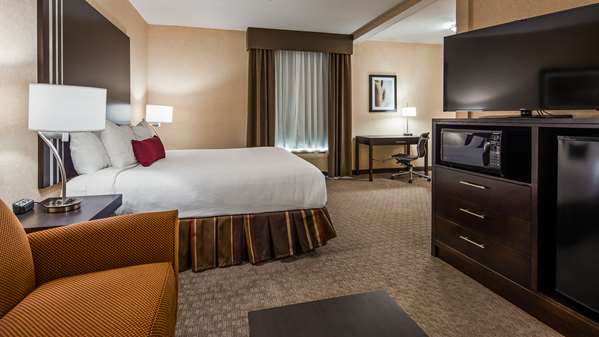  - Best Western Plus Howe Inn - I-80 & I-90, Exit 121