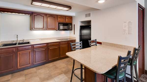 Suite - Best Western Plus Longbranch Hotel & Convention Center