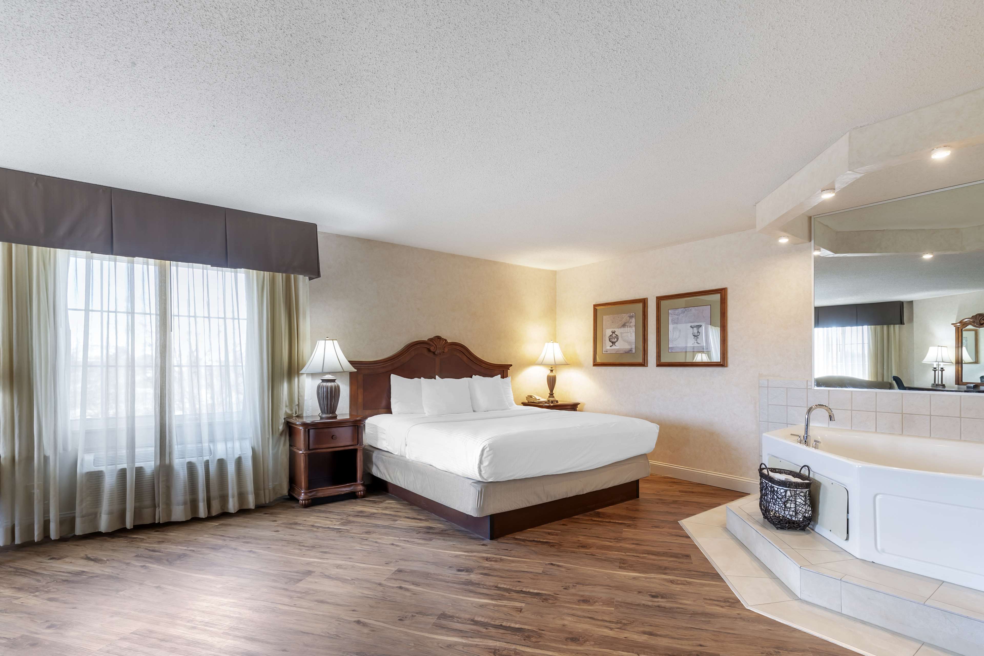 Best Western Plus Steeplegate Inn
