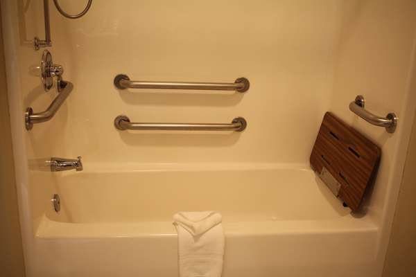  - Best Western Plus Inn & Suites Clive - I-35 & I-80, Exit 124