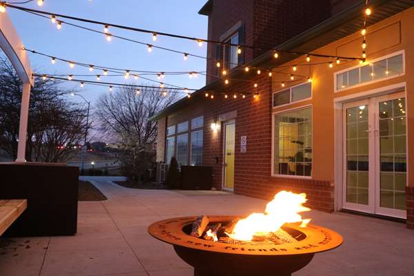  - Best Western Plus Inn & Suites Clive - I-35 & I-80, Exit 124