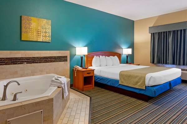 - Best Western Governors Inn & Suites Wichita - I-135, Exit 1A