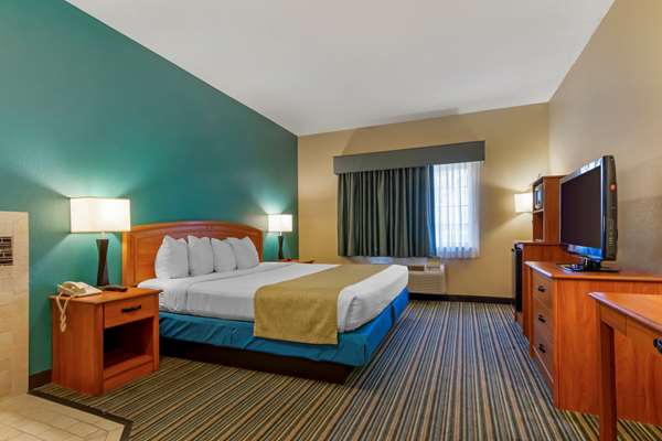 - Best Western Governors Inn & Suites Wichita - I-135, Exit 1A