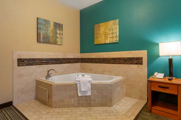 - Best Western Governors Inn & Suites Wichita - I-135, Exit 1A