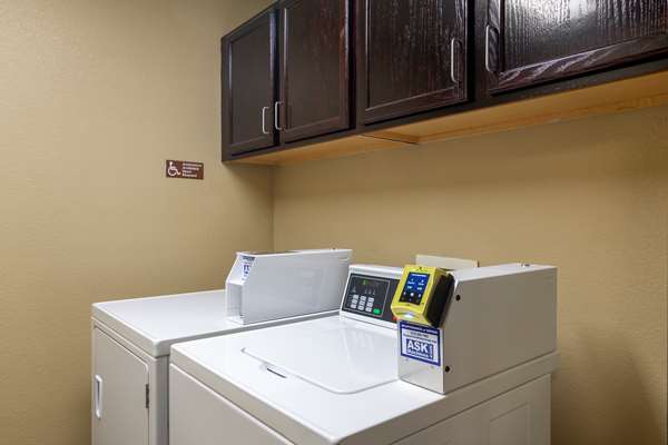 - Best Western Governors Inn & Suites Wichita - I-135, Exit 1A