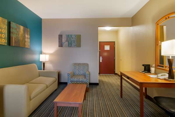  - Best Western Governors Inn & Suites Wichita - I-135, Exit 1A
