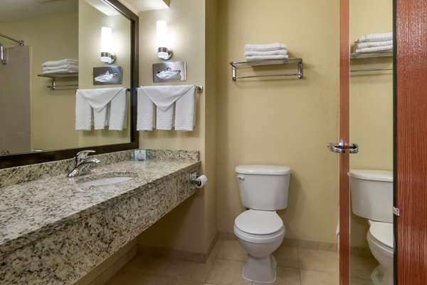  - Best Western Governors Inn & Suites Wichita - I-135, Exit 1A