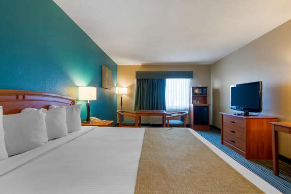  - Best Western Governors Inn & Suites Wichita - I-135, Exit 1A