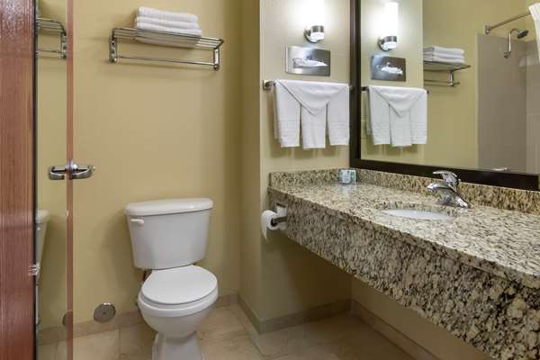  - Best Western Governors Inn & Suites Wichita - I-135, Exit 1A