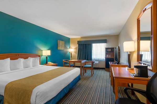  - Best Western Governors Inn & Suites Wichita - I-135, Exit 1A