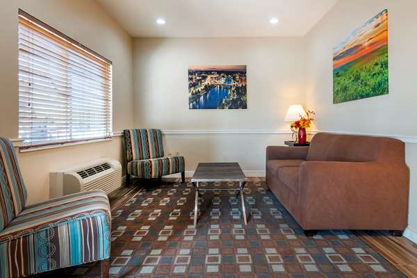  - Best Western Governors Inn & Suites Wichita - I-135, Exit 1A