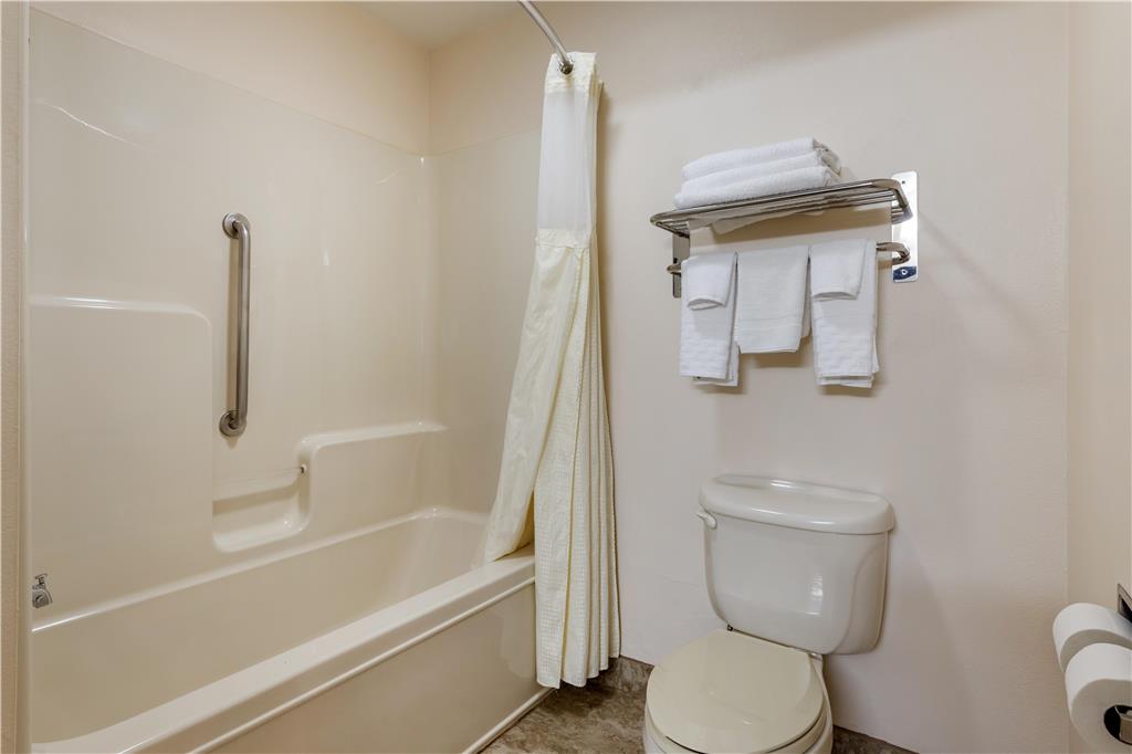 Best Western Parsons Inn-guestroom-Guest Room,Bathroom,On-Site.jpg
