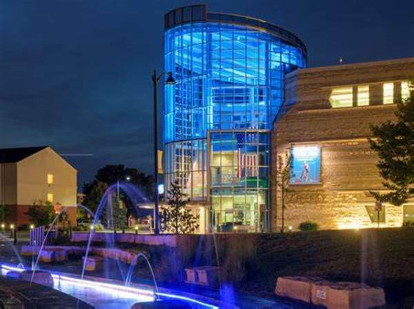  - Best Western Manhattan Inn