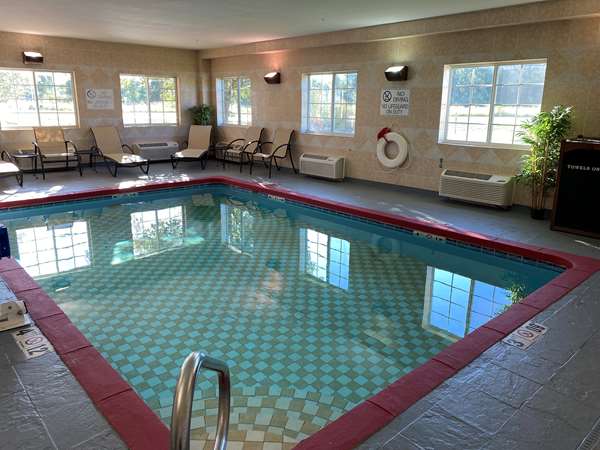 Pool - Best Western Manhattan Inn