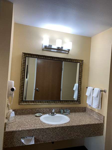  - Best Western Manhattan Inn