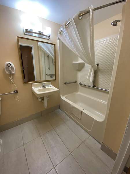  - Best Western Manhattan Inn