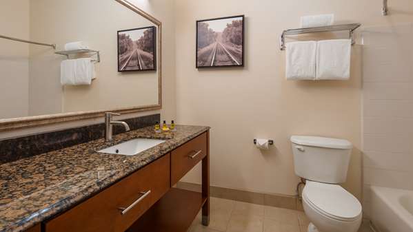  - Best Western Plus WaKeeney Inn & Suites - I-70, Exit 127