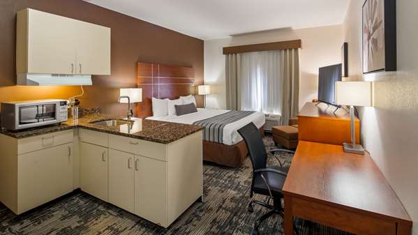 Suite - Best Western Plus WaKeeney Inn & Suites - I-70, Exit 127