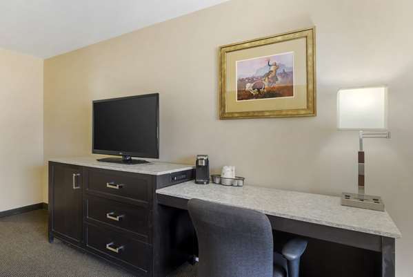  - Best Western Plus Country Inn & Suite Dodge City