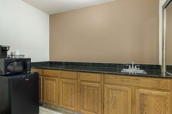  - Best Western Plus Country Inn & Suite Dodge City