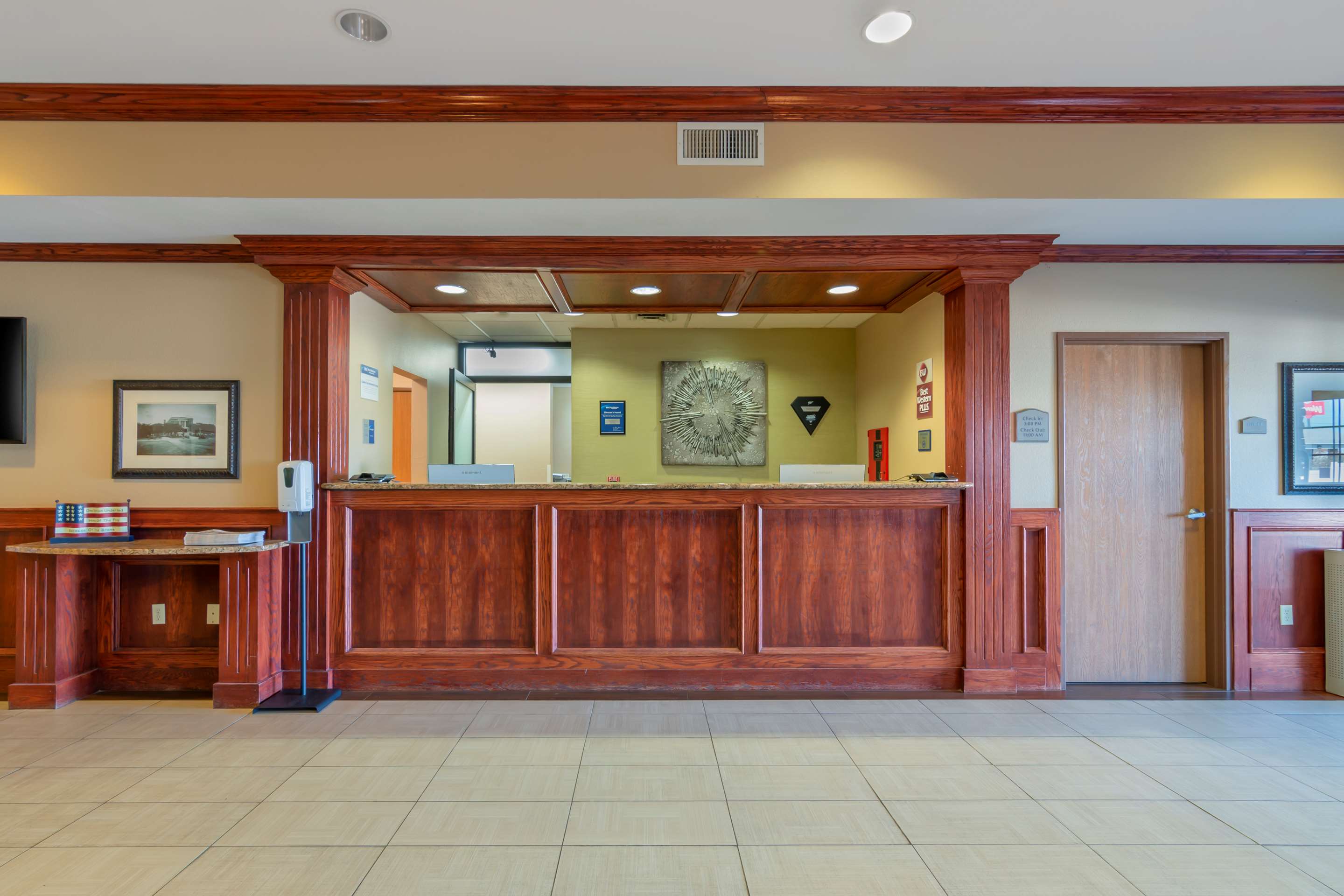Lobby | Best Western Plus Butterfield Inn