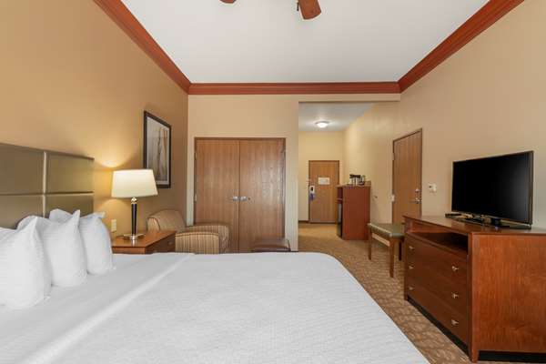  - Best Western Plus Butterfield Inn Hays - I-70, Exit 159