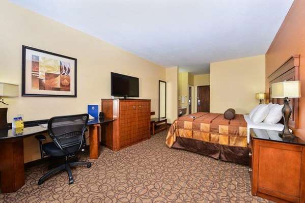  - Best Western Plus Midwest Inn & Suites Salina