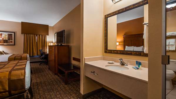  - Best Western Plus Midwest Inn & Suites Salina