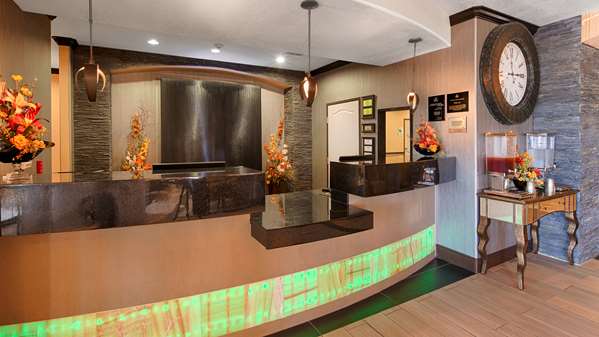  - Best Western Plus Emerald Inn & Suites Garden City