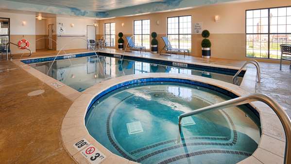 Pool - Best Western Plus Emerald Inn & Suites Garden City