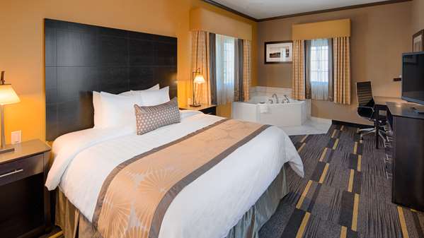  - Best Western Plus Emerald Inn & Suites Garden City