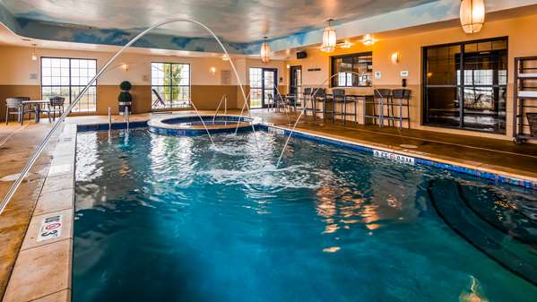 Pool - Best Western Plus Emerald Inn & Suites Garden City