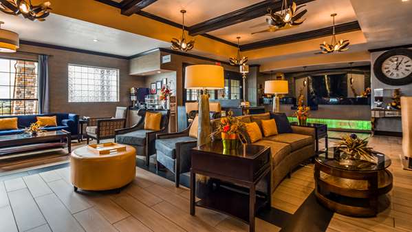  - Best Western Plus Emerald Inn & Suites Garden City