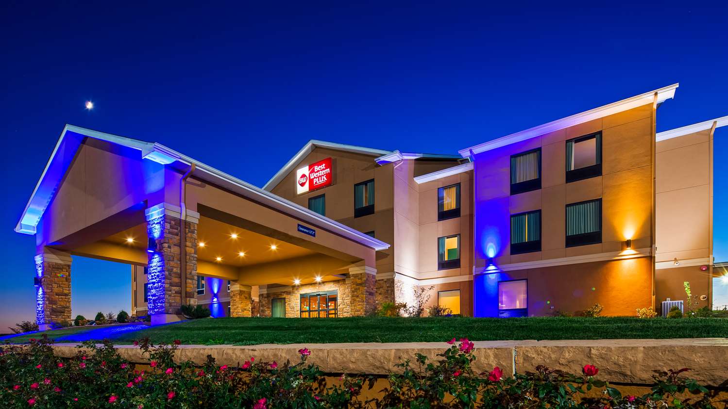 Best Western Plus Hiawatha Hotel, KS See Discounts
