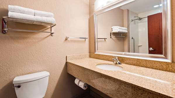  - Best Western Plus Hiawatha Hotel