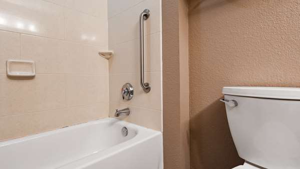  - Best Western Plus Hiawatha Hotel