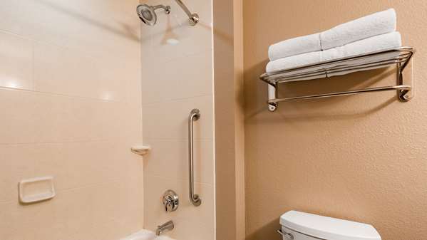  - Best Western Plus Hiawatha Hotel