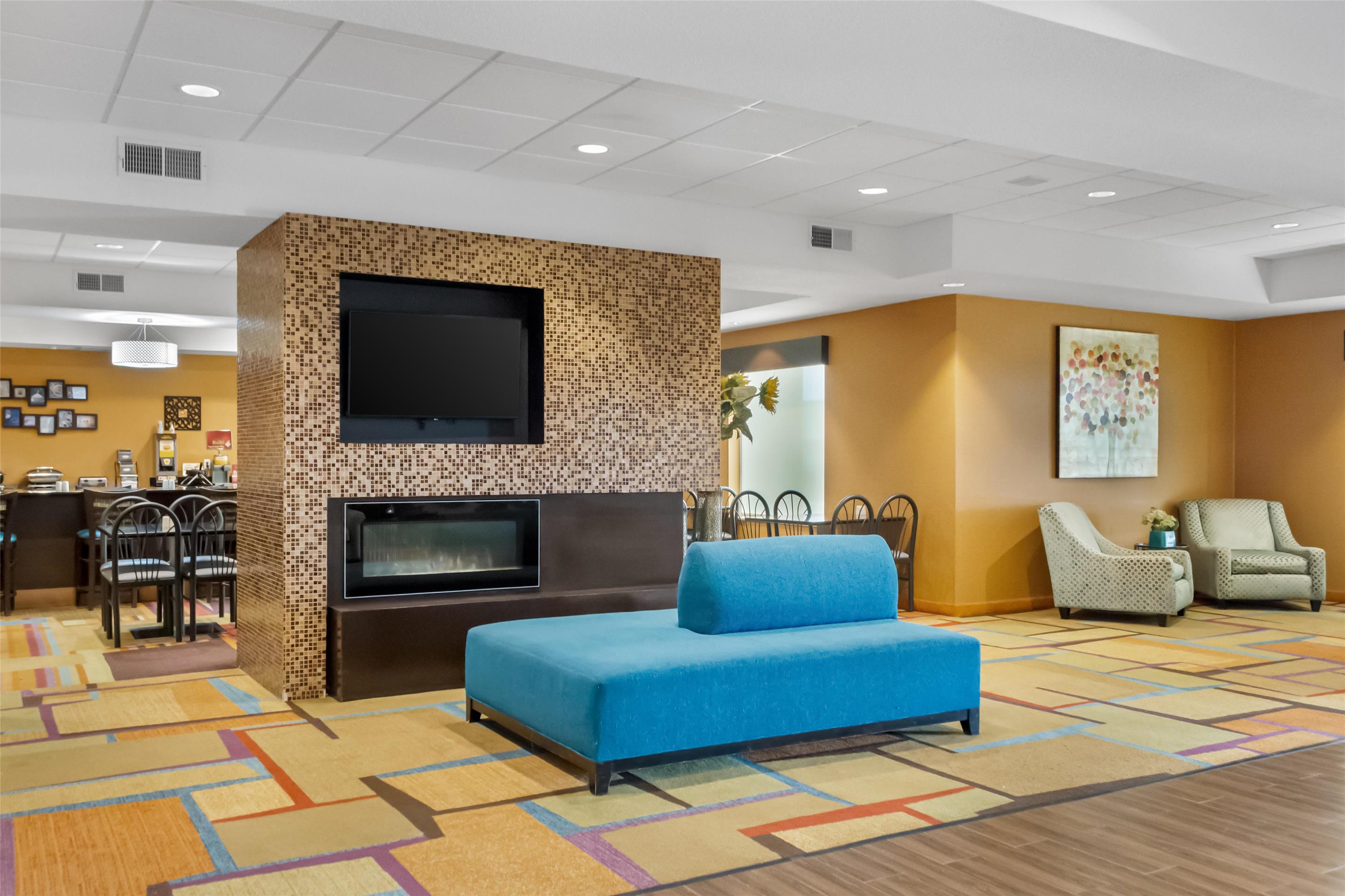 BW Hiawatha KS Lobby