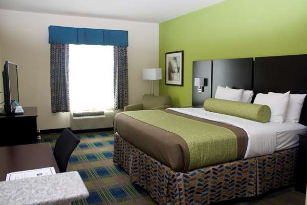  - Best Western Plus Pratt Hotel