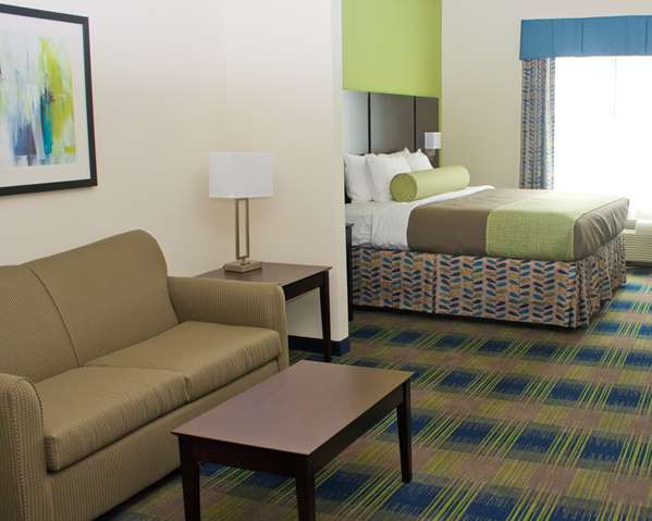 Suite - Best Western Plus Pratt Hotel